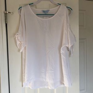 💗 NWT - White Cold Shoulder Blouse